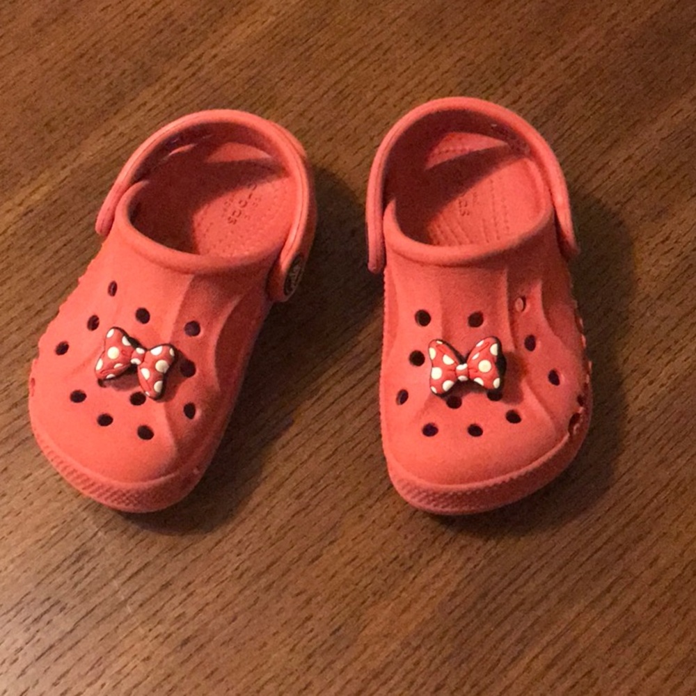 SHIPPING DISCOUNT! Crocs w. Minnie bow Jibbitz